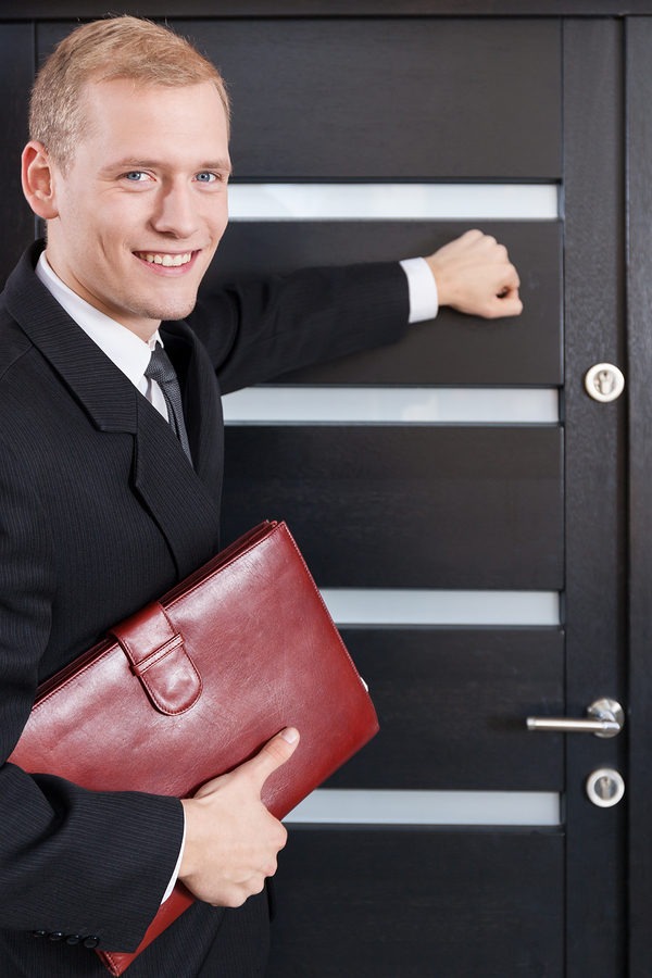 Door to door salesman ready to identify DISC Buying Styles